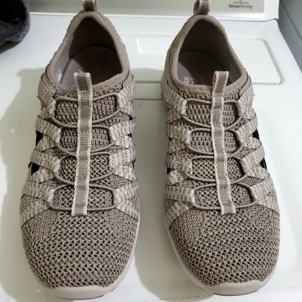 Womens Skechers Slip On Sneakers Size 6.5